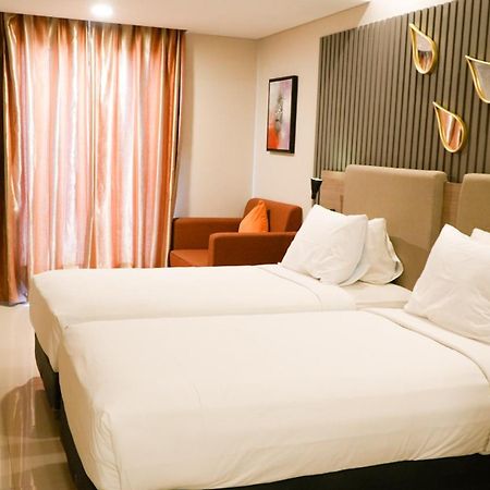 Verse Hotel Cirebon Kültér fotó