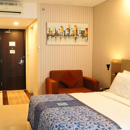Verse Hotel Cirebon Kültér fotó