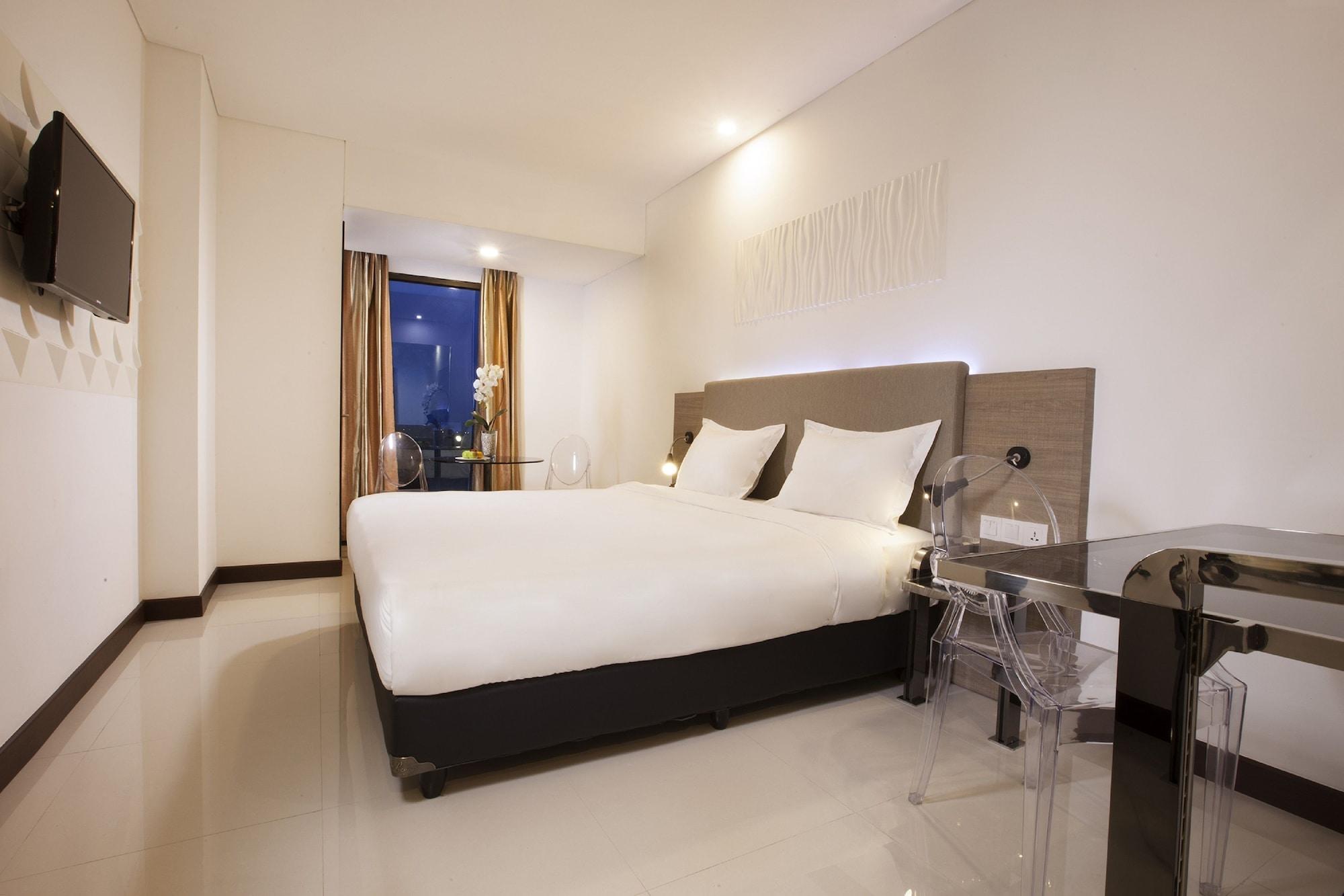 Verse Hotel Cirebon Kültér fotó