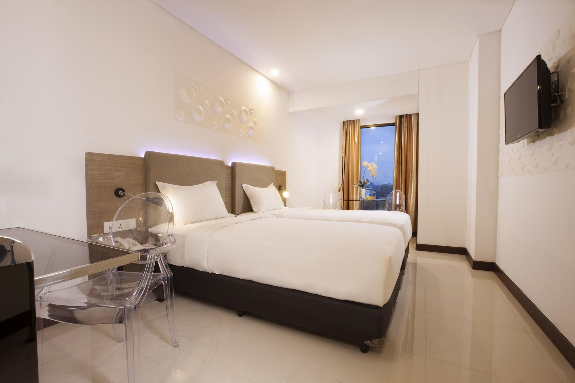 Verse Hotel Cirebon Kültér fotó