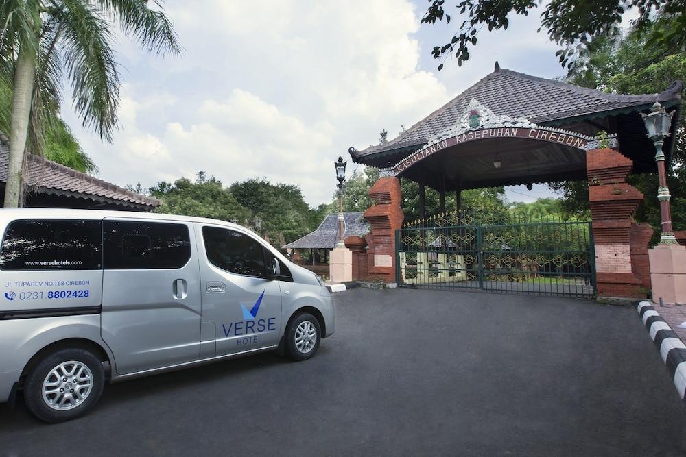 Verse Hotel Cirebon Kültér fotó