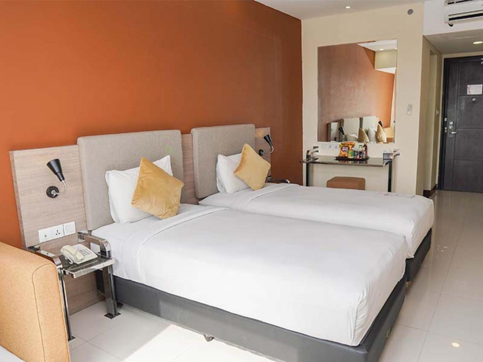 Verse Hotel Cirebon Kültér fotó
