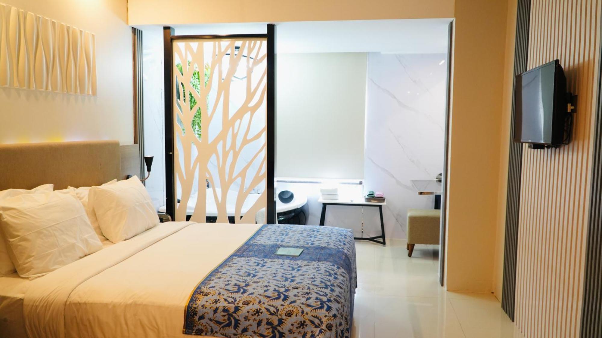 Verse Hotel Cirebon Kültér fotó