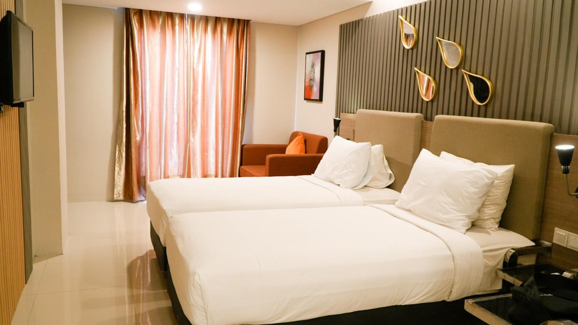 Verse Hotel Cirebon Kültér fotó
