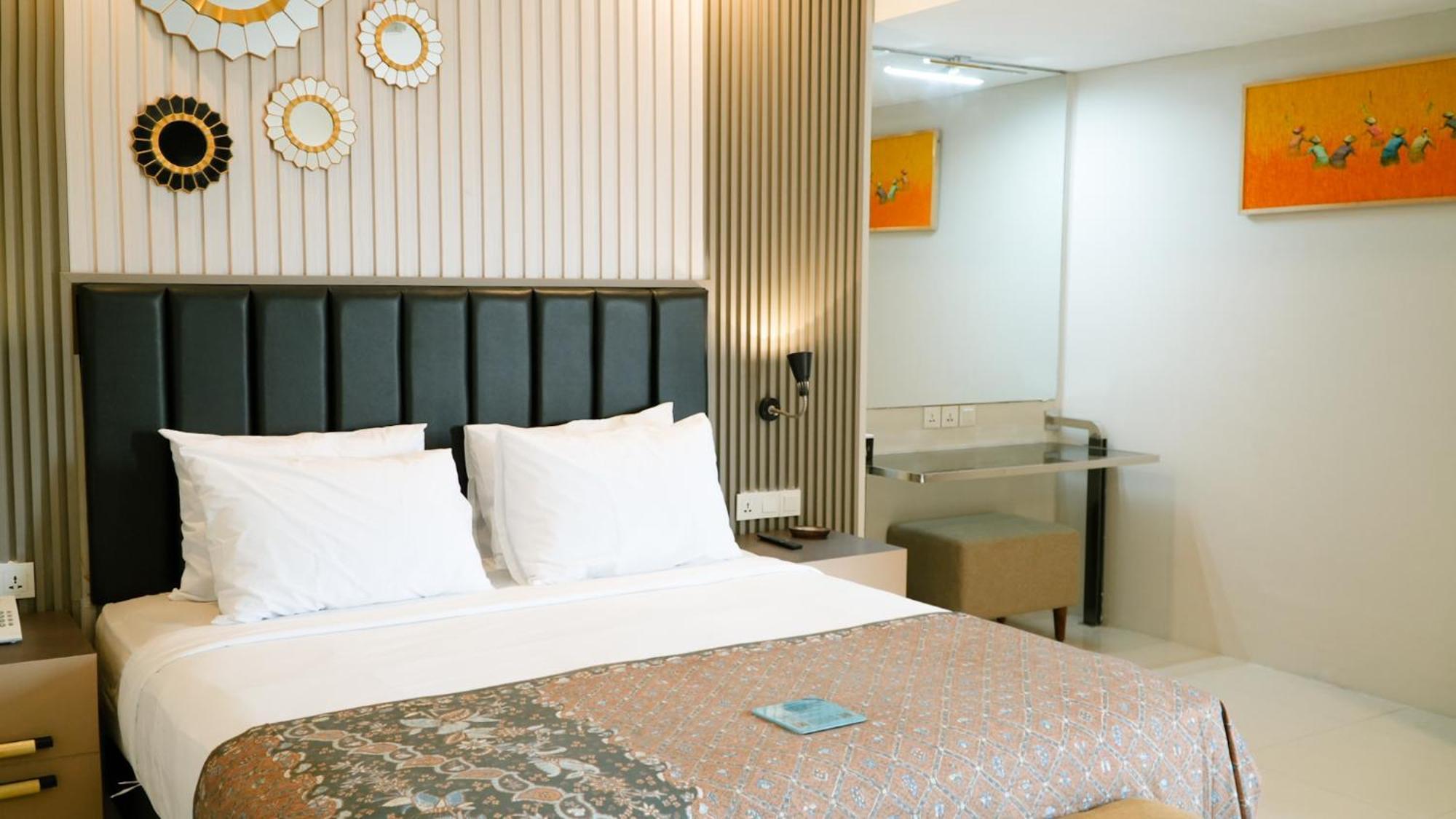 Verse Hotel Cirebon Kültér fotó