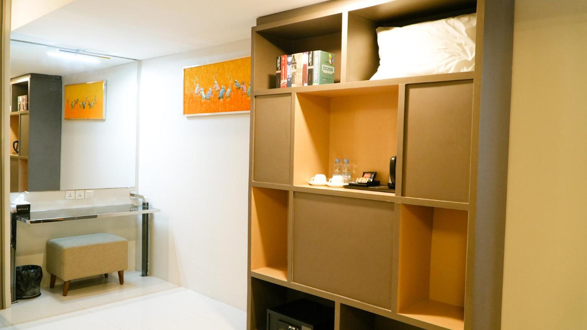 Verse Hotel Cirebon Kültér fotó