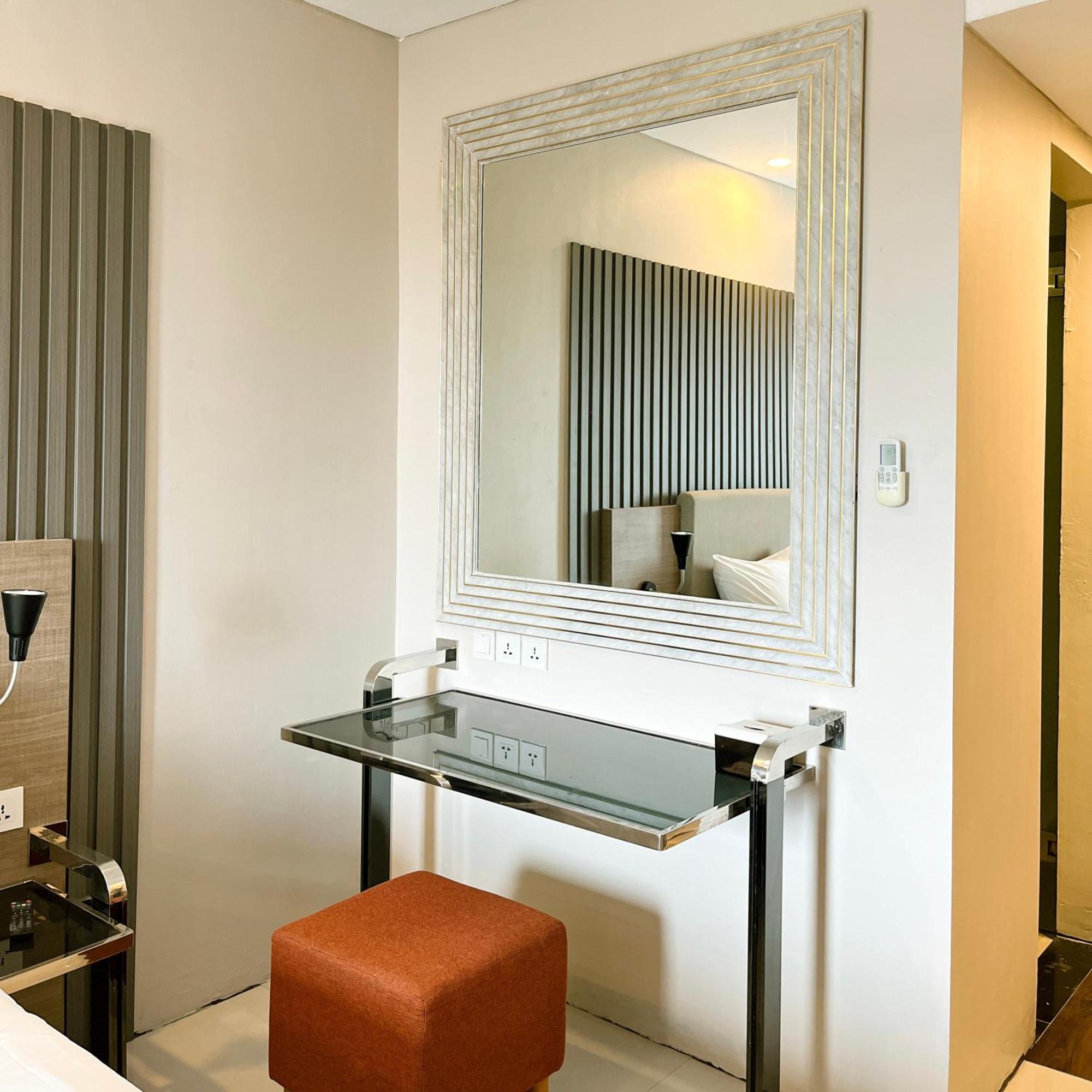 Verse Hotel Cirebon Kültér fotó
