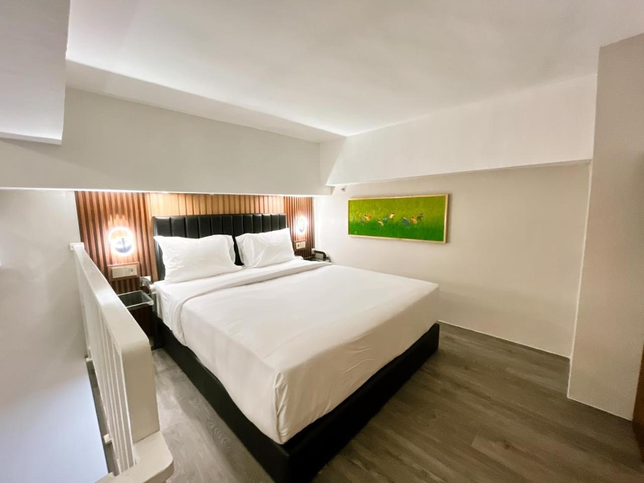 Verse Hotel Cirebon Kültér fotó