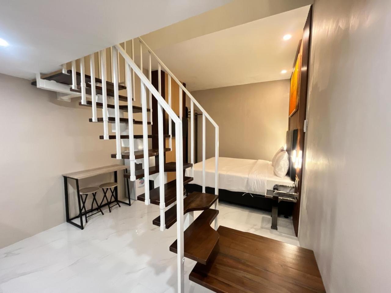 Verse Hotel Cirebon Kültér fotó
