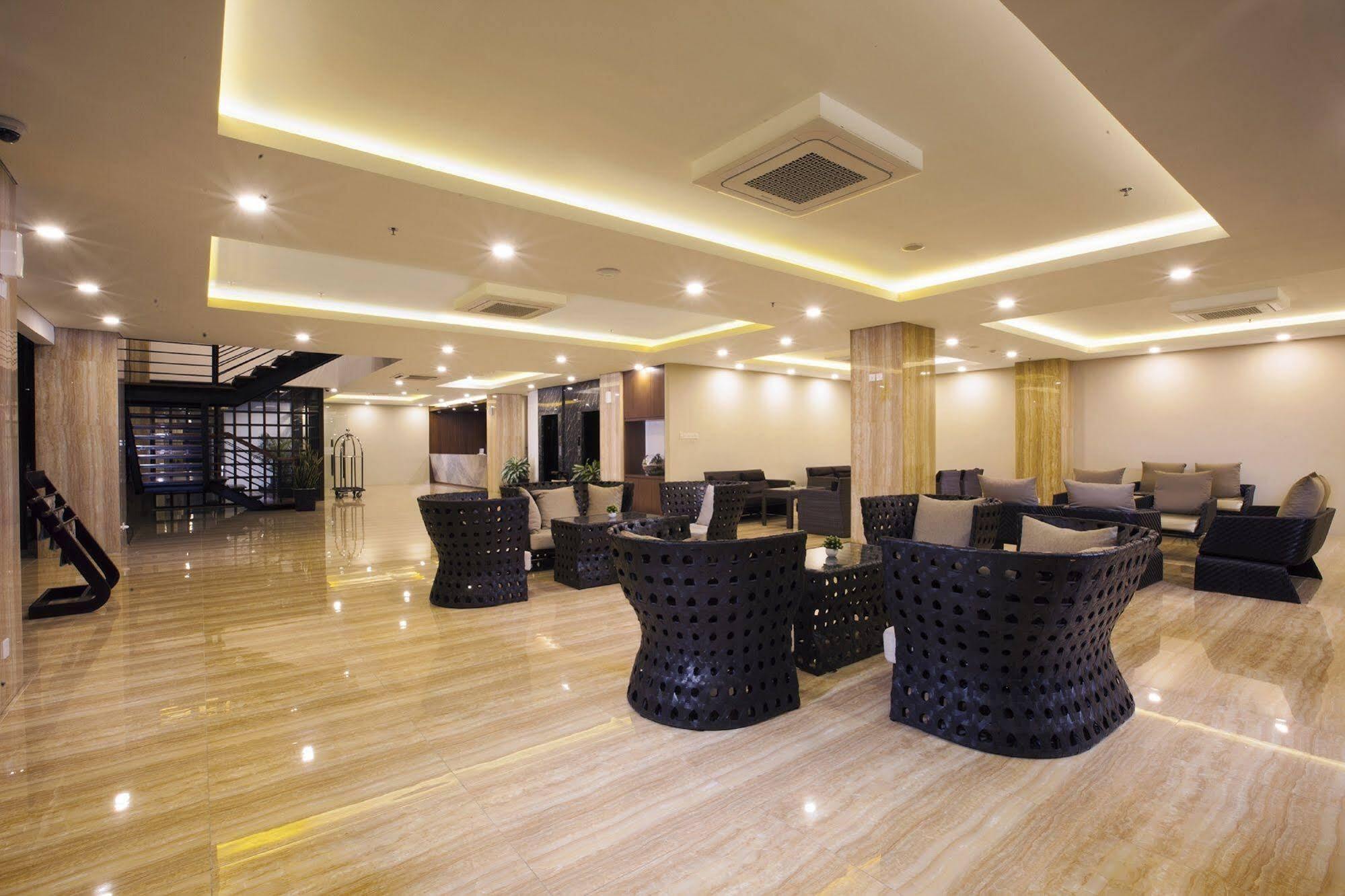 Verse Hotel Cirebon Kültér fotó