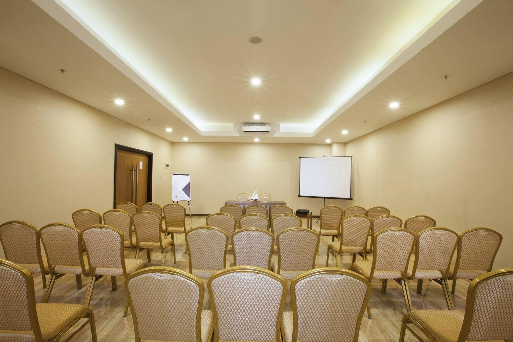 Verse Hotel Cirebon Kültér fotó
