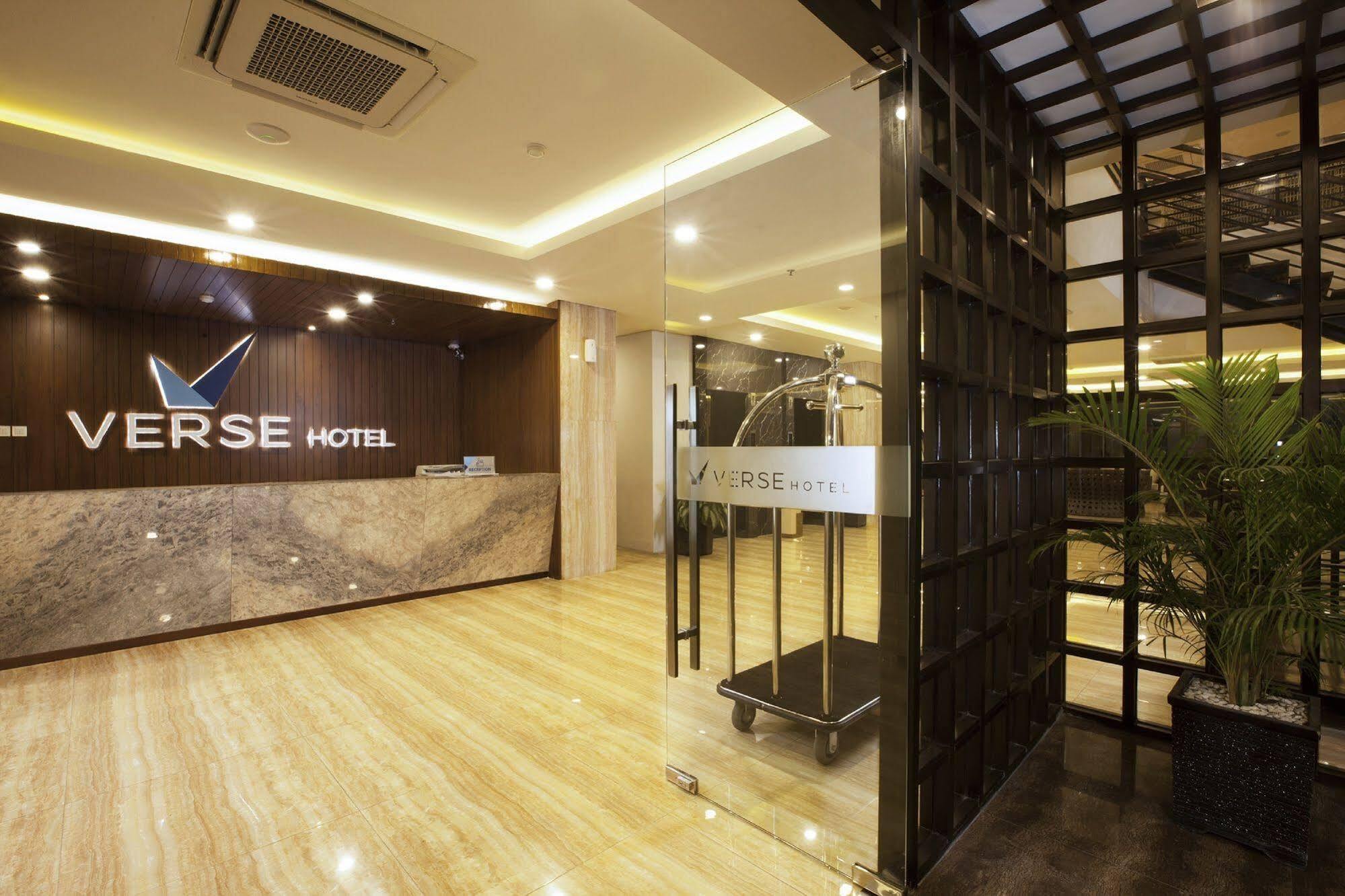 Verse Hotel Cirebon Kültér fotó