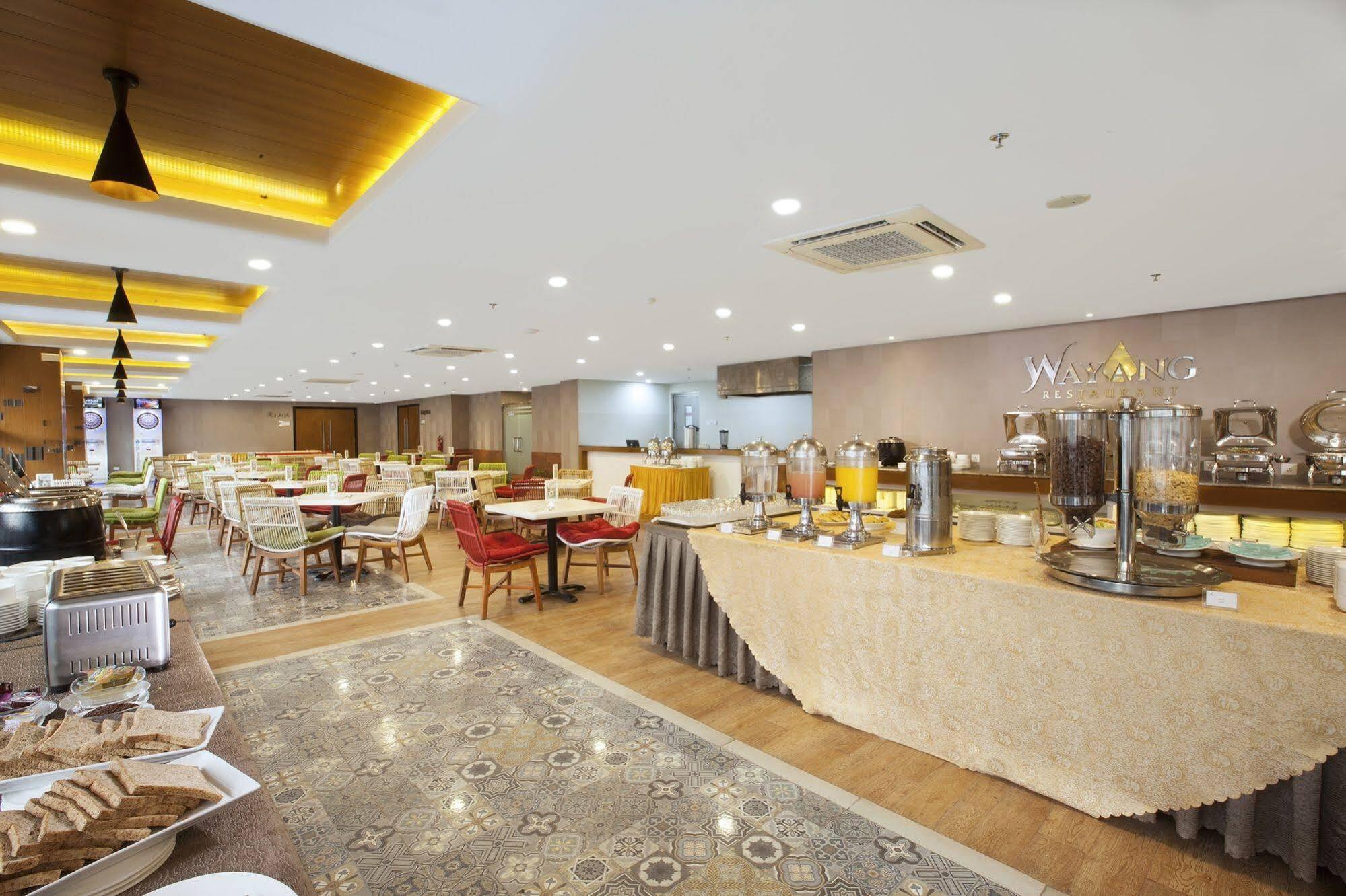 Verse Hotel Cirebon Kültér fotó